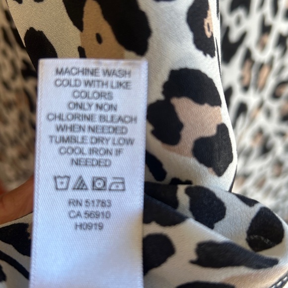 Maurices animal print V-neck pullover tunic blouse Sz 3 (3X) - Picture 6 of 7